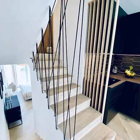 Palm Breeze Beachfront Apartment *