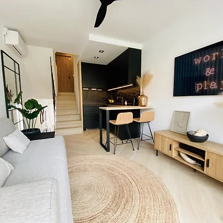 Apartment Palm Breeze Beachfront *