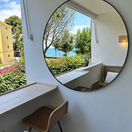 Palm Breeze Beachfront Apartment