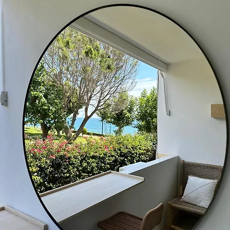Apartment Palm Breeze Beachfront *